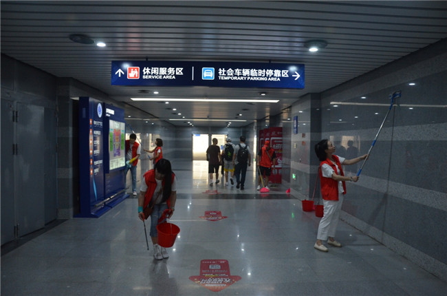城投集團開展“創(chuàng)衛(wèi)迎暗訪、全城大掃除”主題志愿活動