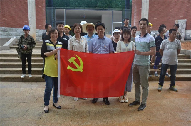 炎炎夏日送清涼，點(diǎn)滴關(guān)懷暖人心——城投集團(tuán)各黨支部開展“送清涼”慰問一線員工活動(dòng)